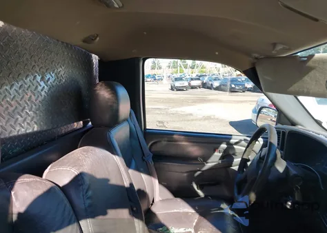 2006 Chevrolet Silverado K2500 Heavy Duty from USA, damaged, VIN 1GCHK24U26E219852